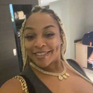 Meet your Posher, Cassandra